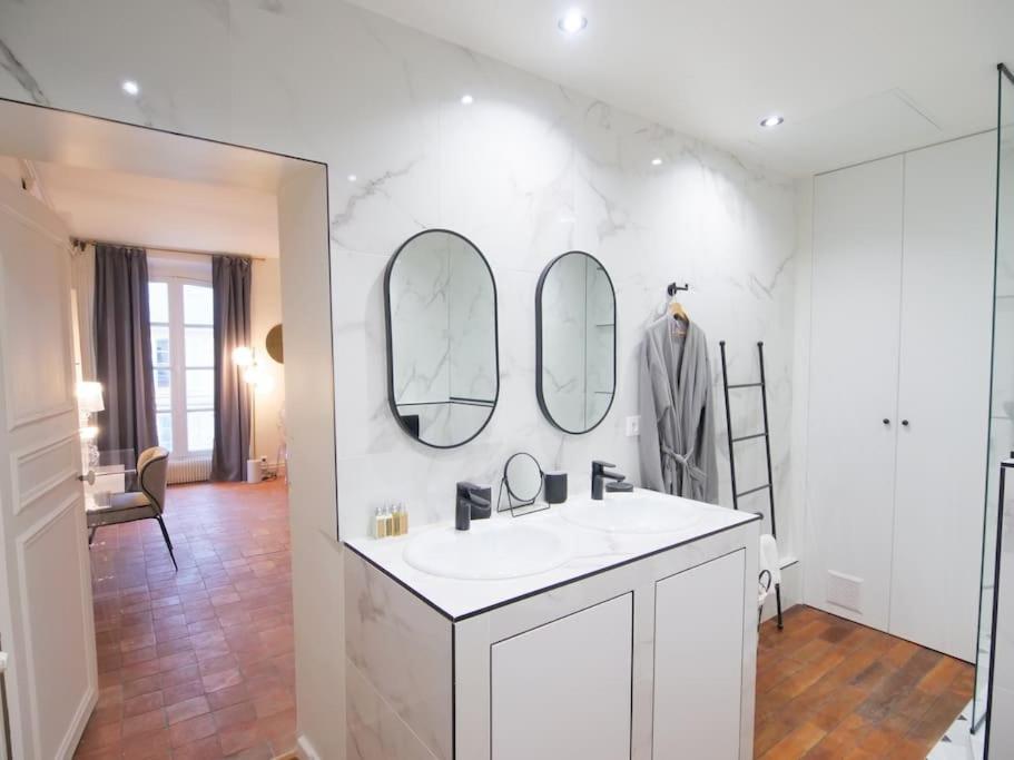 Charme Et Modernite Au Coeur Du Quartier St Louis Daire Versay Dış mekan fotoğraf